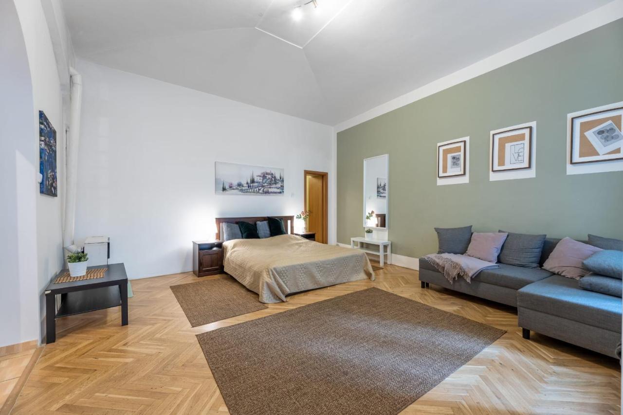 Spacious 3 Bedroom Apartment In The Heart Of Prague Ngoại thất bức ảnh