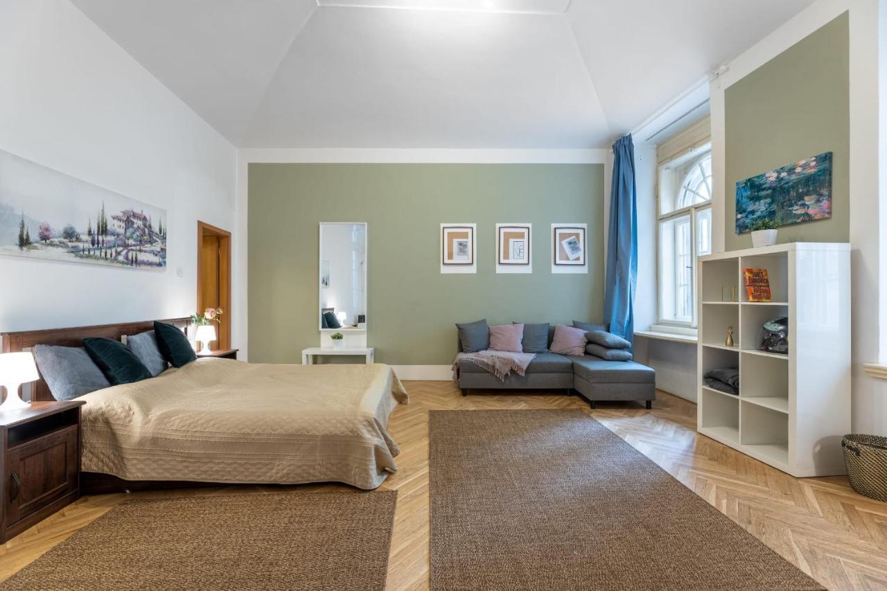 Spacious 3 Bedroom Apartment In The Heart Of Prague Ngoại thất bức ảnh